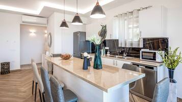 Fridge, microwave, oven, stovetop