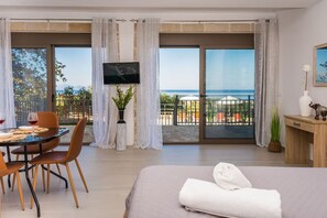 4 bedrooms, in-room safe, iron/ironing board, travel cot - Villa Licaj with Private Pool (Zakynthos)