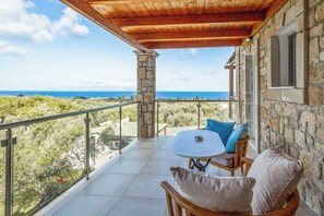 Outdoor dining - Villa Licaj with Private Pool (Zakynthos)