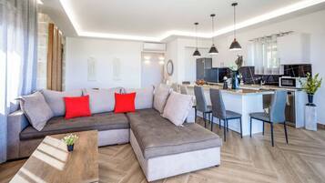 Smart TV, table tennis