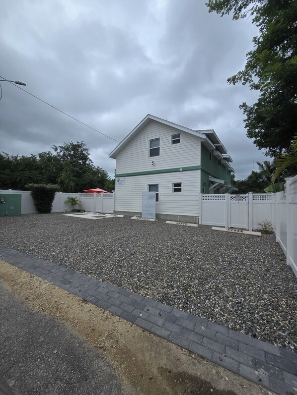 Unclassified image, 1 of 44, button