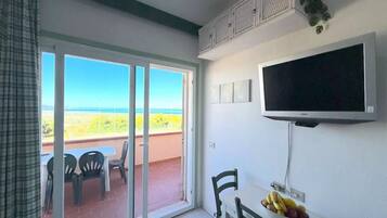 Apartment, 1 Schlafzimmer, Balkon, Meerblick | Zimmerausstattung