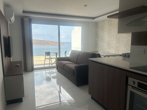 Private kitchen - Gorgeous 1 Bedroom Sea View Apartment (San Pawl il-Baħar)