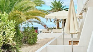 Property grounds - Lovely One Bedroom Holiday Home with Shared Pool, Private Terrace and Wi-Fi (Costa Adeje)