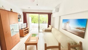 TV - Lovely One Bedroom Holiday Home with Shared Pool, Private Terrace and Wi-Fi (Costa Adeje)