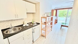 Fridge, microwave, stovetop, coffee/tea maker - Lovely One Bedroom Holiday Home with Shared Pool, Private Terrace and Wi-Fi (Costa Adeje)