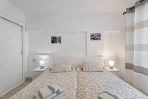 1 bedroom, iron/ironing board, WiFi, bed sheets - Casa Vacacional 'Lovely One Bedroom' con Piscina Compartida, Terraza Privada y Wi-Fi (Costa Adeje)