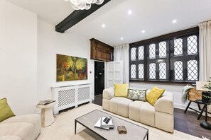 Living area - Argyl | Phillimore Walk 5 Bed Townhouse (Greater London)