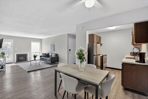 Interior - Cozy Luxe Stay in Kansas City (Kansas City)
