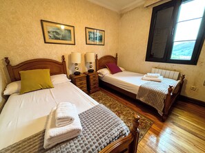 6 Schlafzimmer, Bügeleisen/Bügelbrett, Internetzugang, Bettwäsche