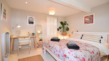 Classic Cottage | Iron/ironing board, free WiFi