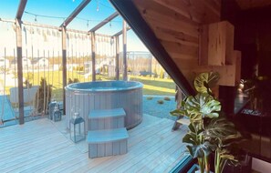 Outdoor spa tub - Awesome apartment in Ostrowo with sauna (Ostrowo)