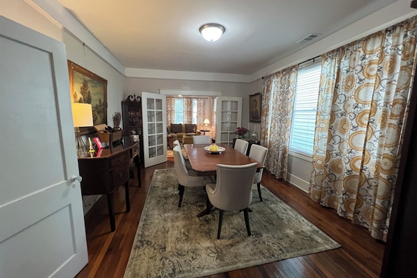 Dining room with full dining room table.