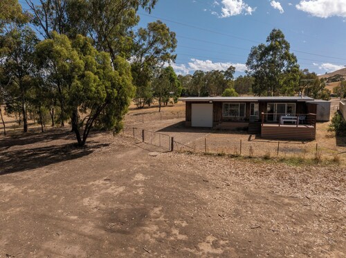 Nanda Lake House: 2  BR, 1  BA Cottage in Bonnie Doon, Sleeps 8