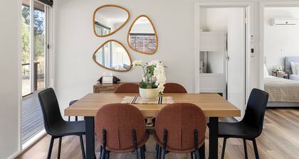 Nanda Lake House: 2 BR, 1 BA Cottage in Bonnie Doon, Sleeps 8