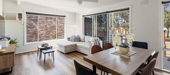 Nanda Lake House: 2  BR, 1  BA Cottage in Bonnie Doon, Sleeps 8