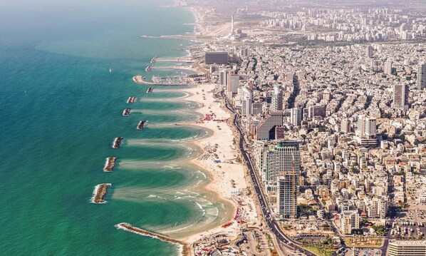 Unclassified image, 1 of 6, button