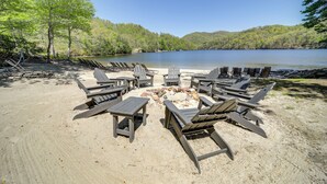 House (3 Bedrooms) | Interior - 4 Mi to Bear Creek Lake! Serene Escape w/ Deck (Tuckasegee)