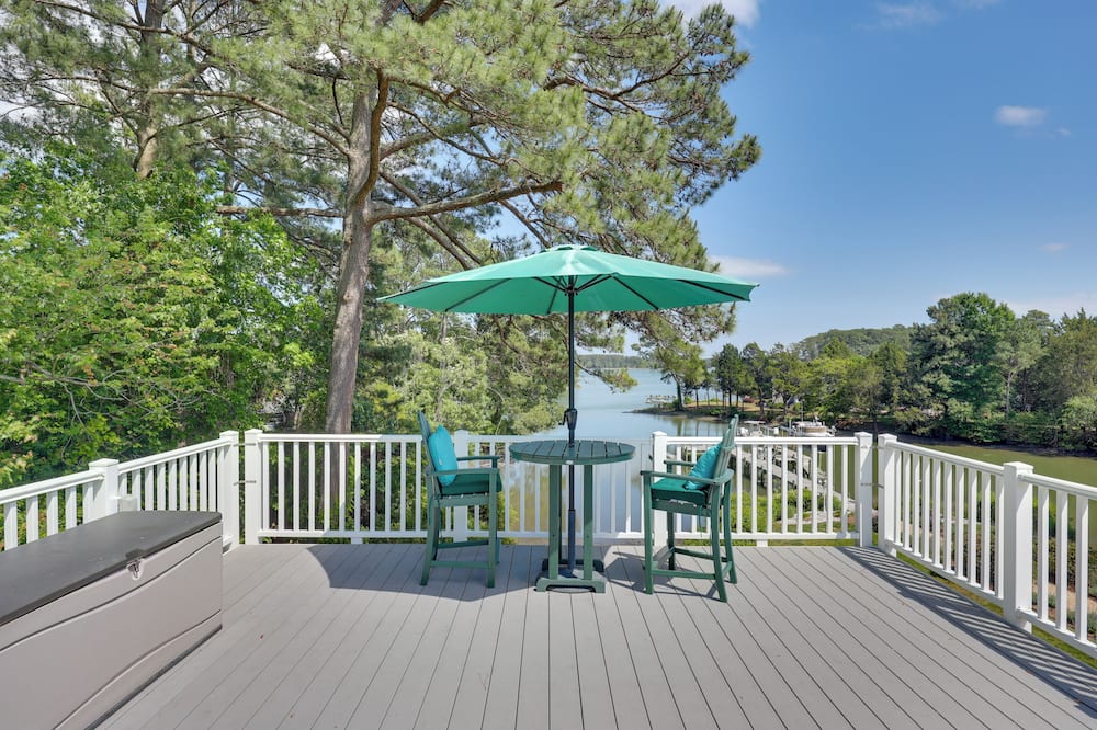 Rooftop Chesapeake Bay Views! Waterfront Retreat - Dutton, VA
