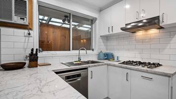 Fridge, microwave, oven, stovetop