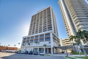 Interior - Elegant Condo w/ Stunning Views in Dtwn Hollywood (Hollywood)