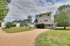 House (2 Bedrooms) | Interior - Pool & Dock Access! Bohannon Cottage on the Bay (Foster)