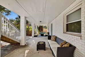 Terrace/patio - Perfect for Small Families, Steps to Beach and Dining by Tybee Cottages (Savannah)