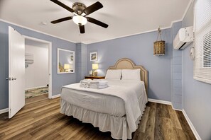 3 bedrooms, iron/ironing board, free WiFi, bed sheets - Perfect for Small Families, Steps to Beach and Dining by Tybee Cottages (Savannah)