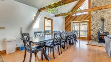 House (5 Bedrooms) | Interior