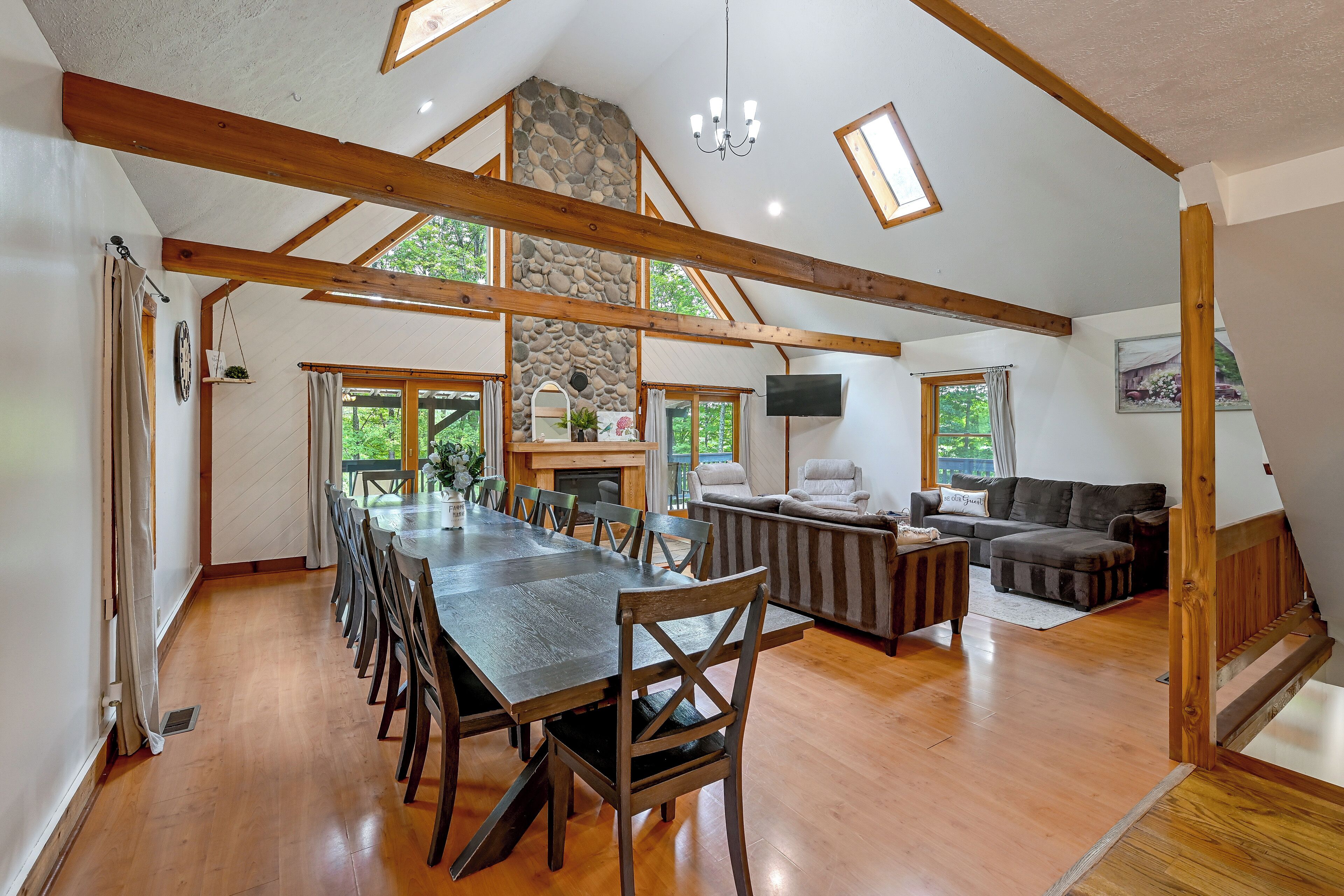 House (5 Bedrooms) | Interior