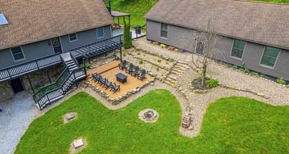 Shady Point Retreat w/ Hot Tub & Pickleball!