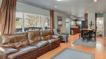 Apartment (2 Bedrooms) | Front of property