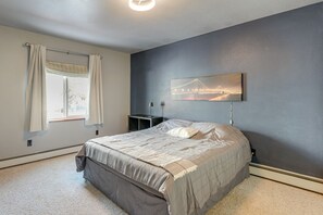 Interior - Hike, Bike & Ski! Cozy Anchorage Townhome (Anchorage)