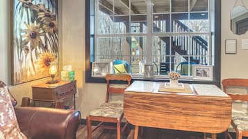 Apartment (0 Bedroom) | Interior