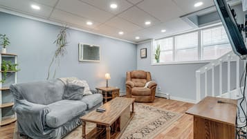 Apartment (2 Bedrooms) | Front of property