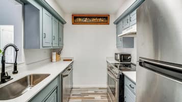 House (2 Bedrooms) | Interior