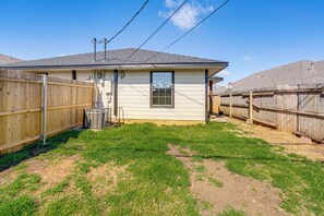 House (2 Bedrooms) | Interior - Explore the City w/ Ease! Quiet East Dallas Base (Dallas)