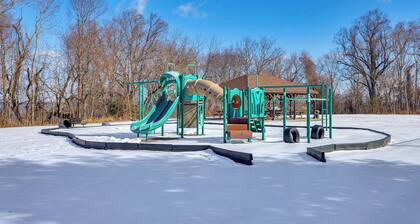 Beach Access & Fire Pit! Potomac River Retreat