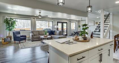 Private Dock & Theater Room: Lake Ozark Luxury