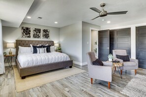 House (6 Bedrooms) | Interior