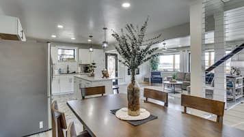 House (6 Bedrooms) | Interior