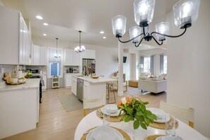 House (4 Bedrooms) | Interior