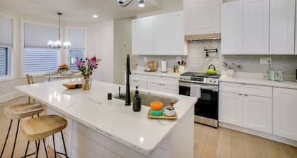 Heart of Bay View Neighborhood! Modern Retreat