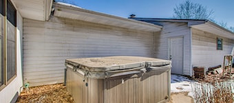 Peaceful Retreat w/ Private Hot Tub in New Albany