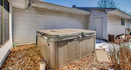 Peaceful Retreat w/ Private Hot Tub in New Albany