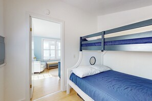 Interior - 2BR Lakeside Home w/ Patio, Porch & AC (Aurora)