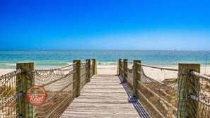 Beach - Beautiful Large Beach Front Property W/ Private Pool - 6 Br 5.5 Ba (Gulf Shores)