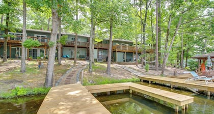 Lake Desoto Retreat: Private Dock & Resort Perks!