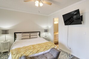 Apartment (1 Bedroom) | Interior - Lake Desoto Gem w/ Private Dock & Resort Perks! (Hot Springs Village)