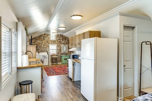 House (0 Bedroom) | Interior - 6 Mi to Clift Farm! Pet-friendly Guesthouse (Harvest)